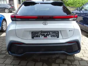 Toyota C-HR Hybrid FWD Team Deutschland Bild 5