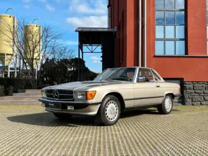 Mercedes-Benz 560 SL