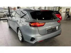 Kia Ceed SW / cee'd SW 1.5 T-GDI Navi LED Kamera DAB CarPlay SHZ LenkradH Bild 2