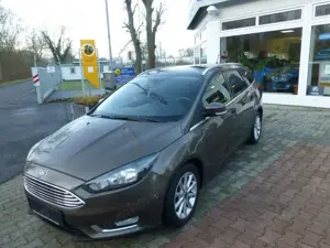 Ford Focus Titanium mit vielen Extras Bild 3