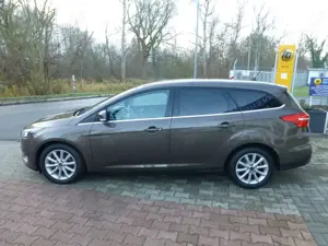 Ford Focus Titanium mit vielen Extras Bild 4