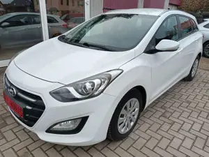 Hyundai i30 CW 1.4 BLUE TREND NAVI+KLIMA+KAMERA+WR!!