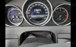 Mercedes-Benz C 220 C 220 T CDI DPF BlueEFFICIENCY Elegance Edition Bild 4