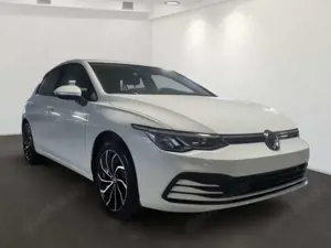 Volkswagen Golf VIII 1.0 TSI Life DigitalCockpit LED Bild 3