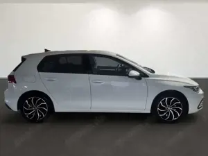 Volkswagen Golf VIII 1.0 TSI Life DigitalCockpit LED Bild 4