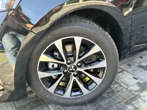 Mitsubishi Colt PLUS 1.6 Hybrid *AUTOMATIK* SITZHEIZUNG* Bild 5