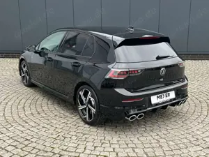 Volkswagen Golf VIII R 2.0 TSI DSG 4MOTION *IQ.Light, Black Style Bild 4