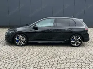 Volkswagen Golf VIII R 2.0 TSI DSG 4MOTION *IQ.Light, Black Style Bild 3