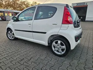 Peugeot 107 107  5-Türer Filou,Klima,Alu,ZV,el.Fen,Tüv28
