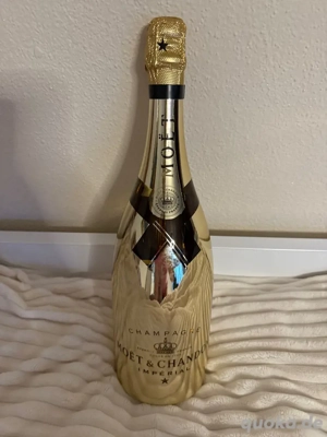 Moet Chandon Magnum goldene Flasche mit Licht
