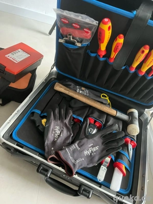 Elektriker Elektroniker bietet Hilfe   Unterstützung   Service