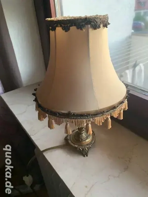 Antike  Tischlampe mit Messing Fuss