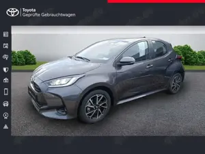 Toyota Yaris Hybrid Teamplayer + Komfort Schwarz/Grau/Rot/Weiss Bild 3