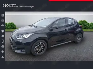 Toyota Yaris Hybrid Teamplayer + Komfort Schwarz/Grau/Rot/Weiss