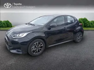 Toyota Yaris Hybrid Teamplayer + Komfort Schwarz/Grau/Rot/Weiss Bild 4