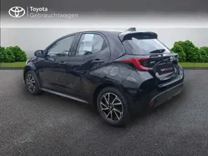 Toyota Yaris Hybrid Teamplayer + Komfort Schwarz/Grau/Rot/Weiss Bild 5