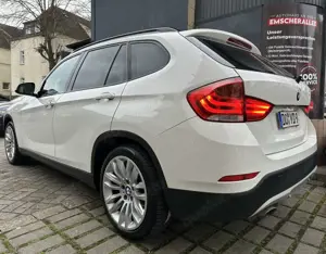 BMW X1 20d AUT/X-DRIVE/NAVI/LEDER/XENON/STANDHZG/LM18/AHK Bild 5