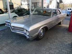 Buick Electra 225 4-door/ Coupe Look/ Unrestauriert! Bild 2