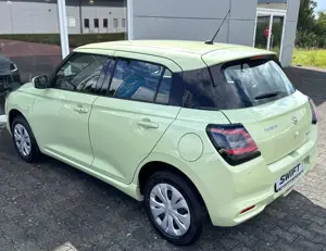 Suzuki Swift 1.2 Club ALLGRIP Hybrid NAVI KAMERA LED Tempomat Bild 5