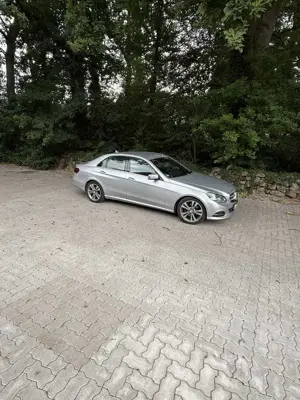 Mercedes-Benz E 300 E-Klasse Diesel BlueTEC 9G-TRONIC Bild 4