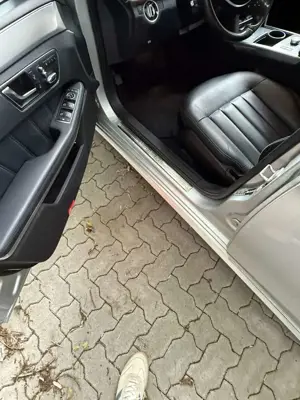 Mercedes-Benz E 300 E-Klasse Diesel BlueTEC 9G-TRONIC Bild 2