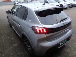 Peugeot 208 PureTech 100 EAT8 Allure Pack Automatik Navi Bild 5