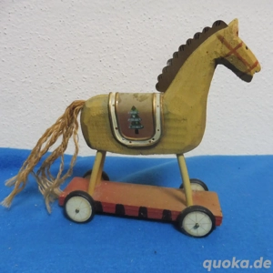 Seltenes altes Spielzeugpferd Holz Pferd auf Rollen Mähne aus Metall Original
