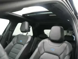 Volkswagen T-Roc R PANO MATRIX AKRAPOVIC LEDER AHK ACC N Bild 5