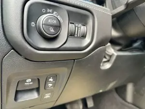 Dodge RAM 1500 Crew Cab Laramie Night V8 RamBox 202 Bild 2