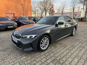 BMW 320 d xDrive M Sport*Glass.Dach*Head Up*360Kamer
