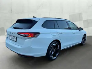 Skoda Superb Combi 2.0 TDI 110 kW Sportline *AHK*FAHRASSISTENZ Bild 4
