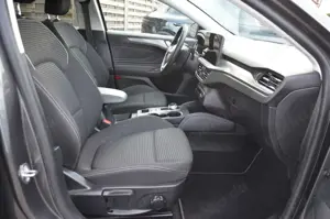 Ford Focus 1.5 EcoBlue Titanium X Matrix LED Navi AHK elektr. Bild 5
