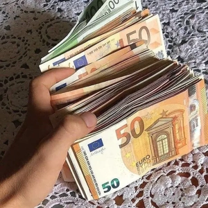 Wir haben Geldscheine für Sie, falls Sie Interesse haben.