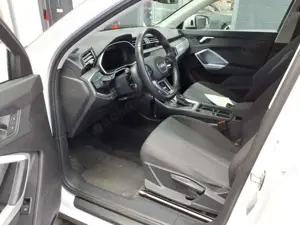 Audi Q3 45eTFSI S-trc AHK Navi Tempo PDC Bild 5