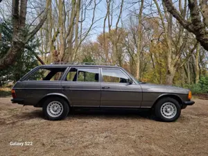 Mercedes-Benz 230 123T 230 H-Zulassung Dekra Gutachten Note 2 - Bild 4