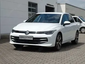 Volkswagen Golf VIII Lim. 1.5 eTSI DSG Life / Harman-Kardon