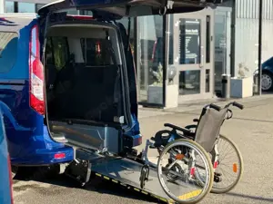 Ford Grand Tourneo -Behindertengerecht-Rampe