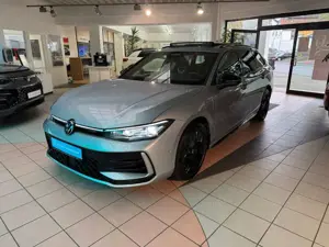 Volkswagen Passat Variant 1.5 eHybrid R-Line AHK+PANO