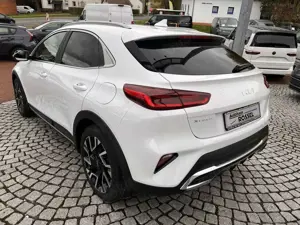 Kia XCeed 1.6 T-GDI Exclusive Alu 18" Automatik Navigation Bild 3