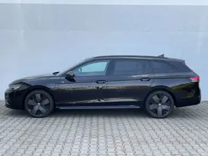 Volkswagen Passat Variant R-Line Signature 1.5 TSI eHybrid DSG AHK Bild 4