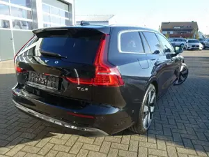 Volvo V60 Ultra Bright T6 AWD/Massage/BW/Pano/360° Bild 2