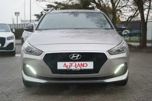 Hyundai i30 Kombi 1.0 T-GDI Trend AHK Navi Kamera DAB Bild 3