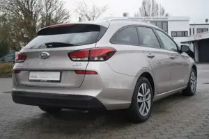 Hyundai i30 Kombi 1.0 T-GDI Trend AHK Navi Kamera DAB Bild 5