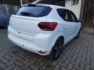 Dacia Sandero Bild 2