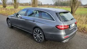 Mercedes-Benz E 300 de 4MATIC/PANO/AHK/BURMESTER/MULTIBEAM Bild 2
