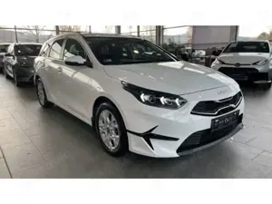 Kia Ceed SW / cee'd SW 1.5 T-GDI Navi AHK LED Kamera DAB CarPlay SHZ Lenk Bild 2