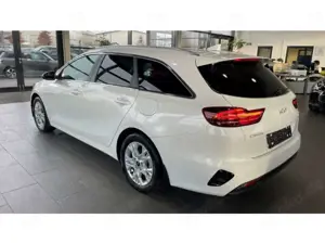 Kia Ceed SW / cee'd SW 1.5 T-GDI Navi AHK LED Kamera DAB CarPlay SHZ Lenk Bild 4