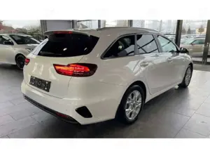 Kia Ceed SW / cee'd SW 1.5 T-GDI Navi AHK LED Kamera DAB CarPlay SHZ Lenk Bild 3