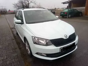 Skoda Fabia Fabia Kombi*uffr.*PDC*Freisprech*SHzg.*evtl. Navi