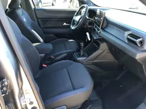 Dacia Duster III TCe 130 Expression 4x4 Bild 2